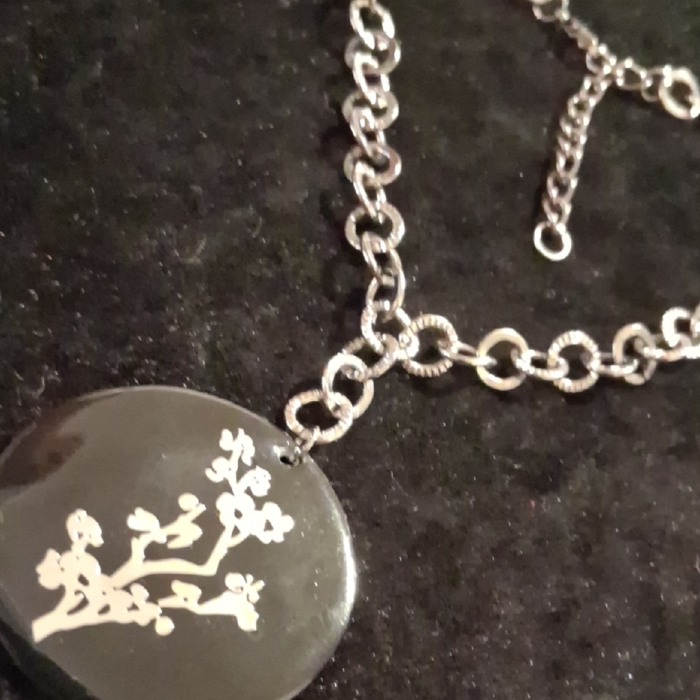 Vintage Silver Floral Inlay Pendant Necklace Textured Circle Links 20 In Long